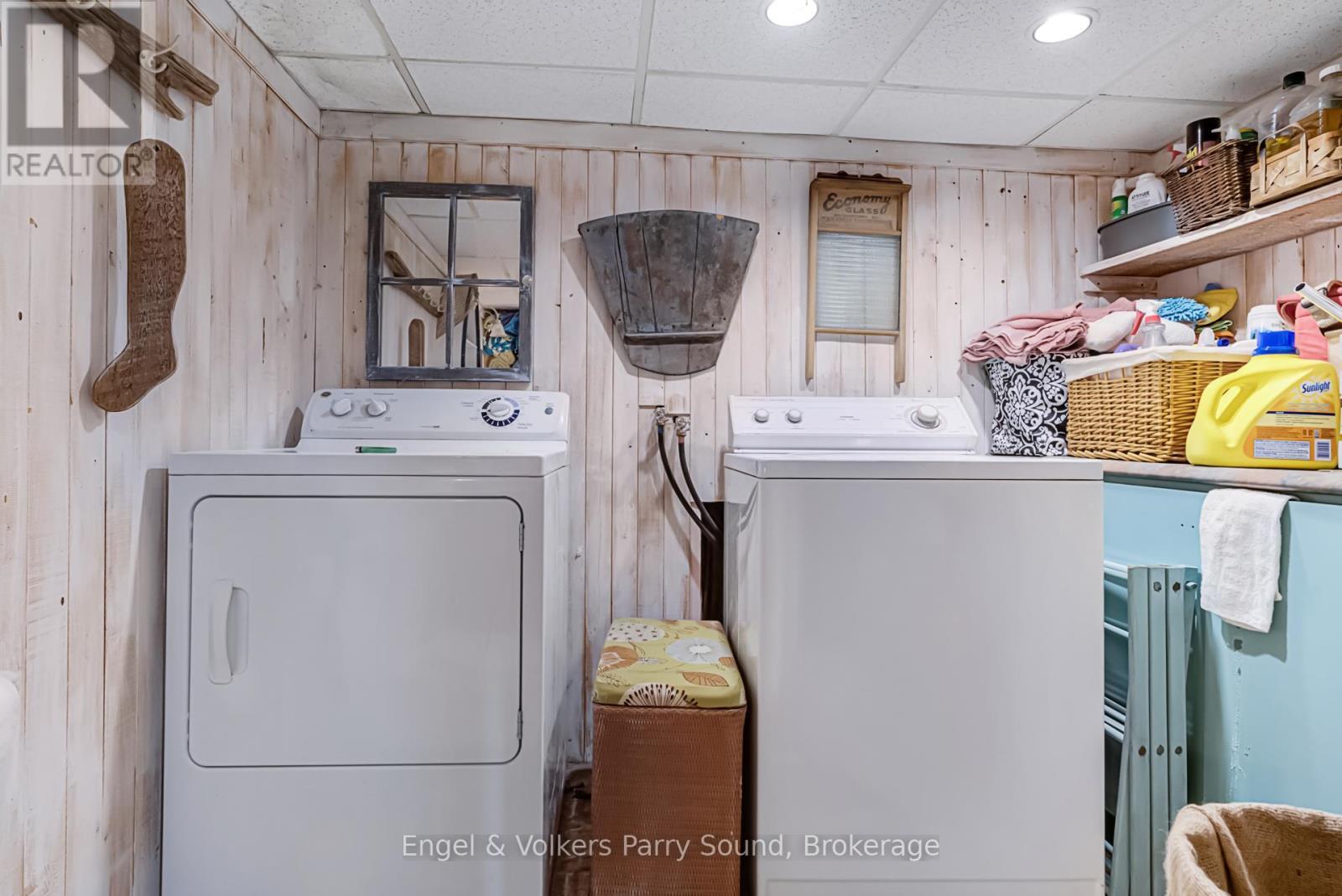 34 Gordon Point Road, Magnetawan, ON - Indoor Photo Showing Laundry Room