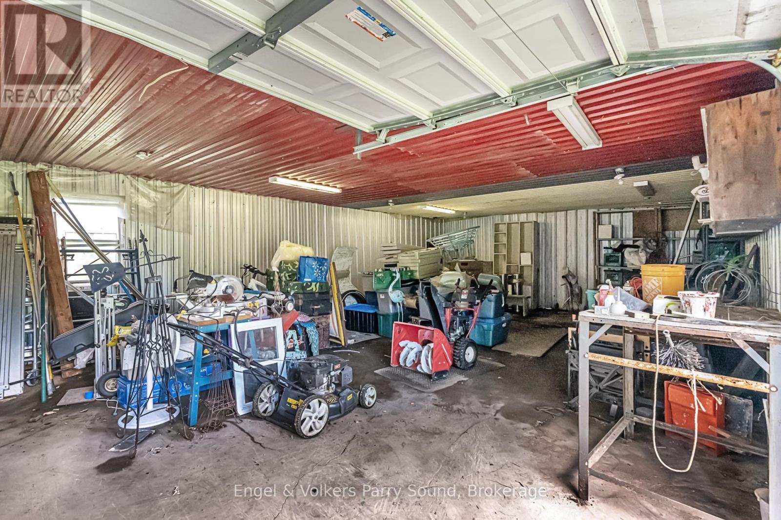 34 Gordon Point Road, Magnetawan, ON - Indoor Photo Showing Garage