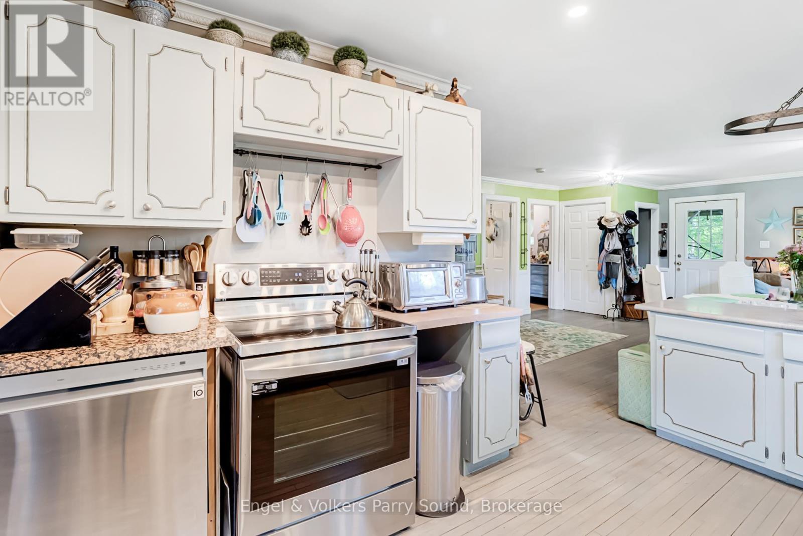 34 Gordon Point Road, Magnetawan, ON - Indoor Photo Showing Kitchen
