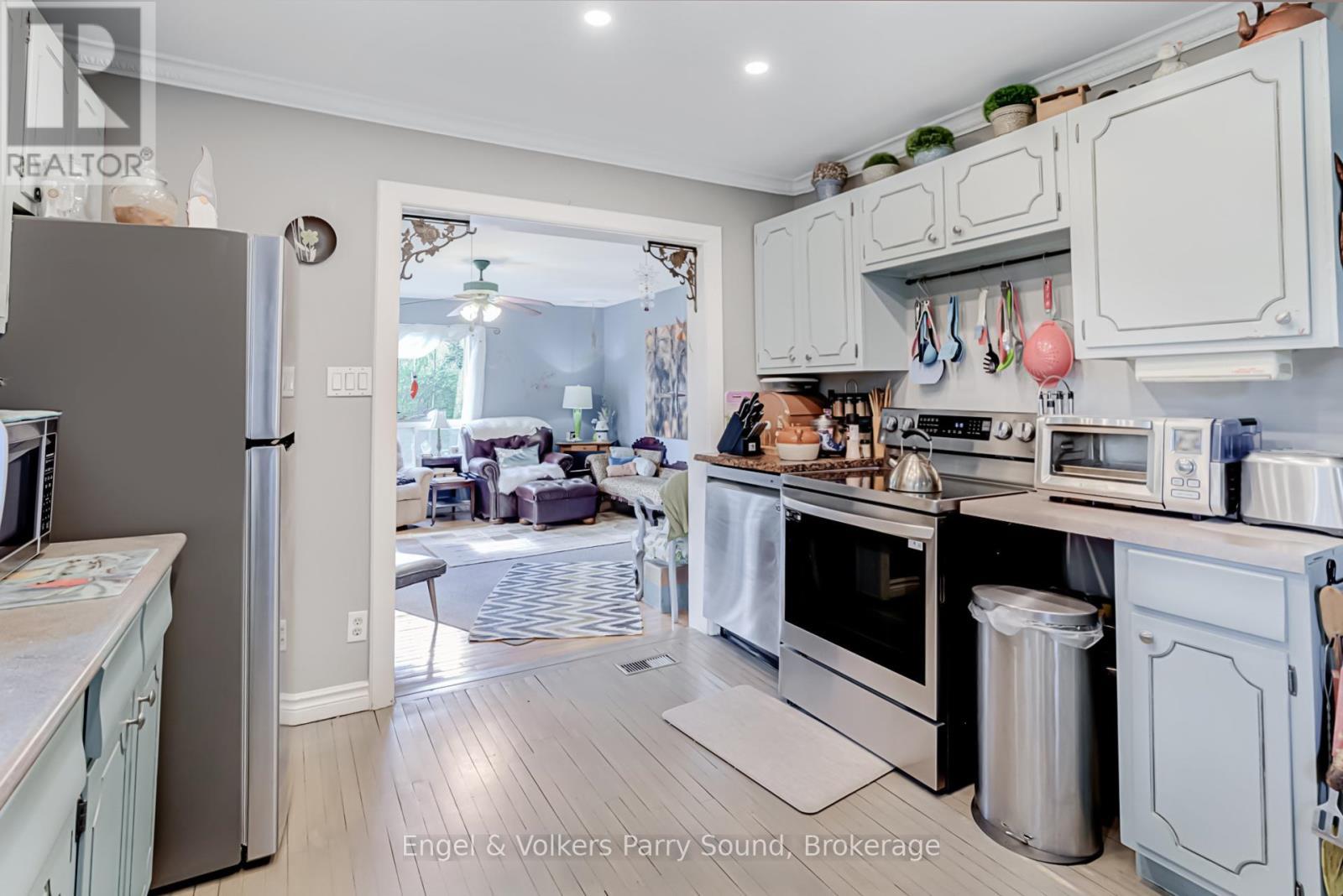 34 Gordon Point Road, Magnetawan, ON - Indoor Photo Showing Kitchen