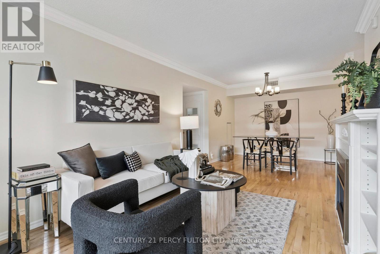 309 - 55 The Boardwalk Way, Markham, ON - Indoor Photo Showing Living Room