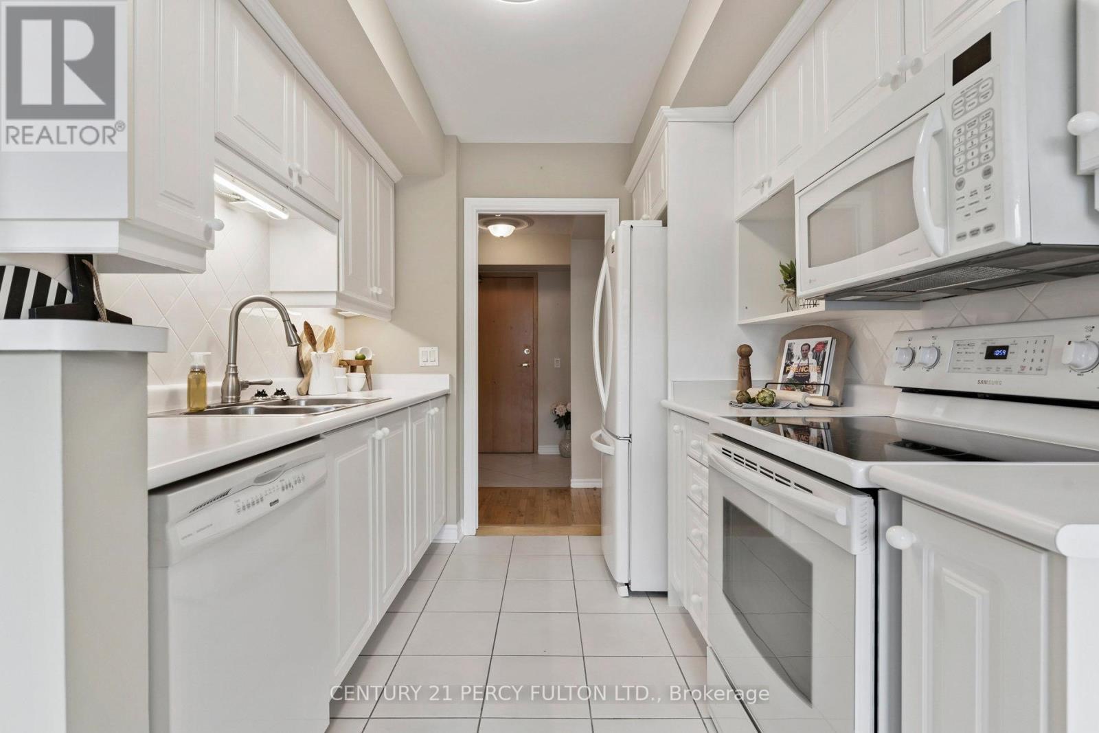 309 - 55 The Boardwalk Way, Markham, ON - Indoor Photo Showing Kitchen