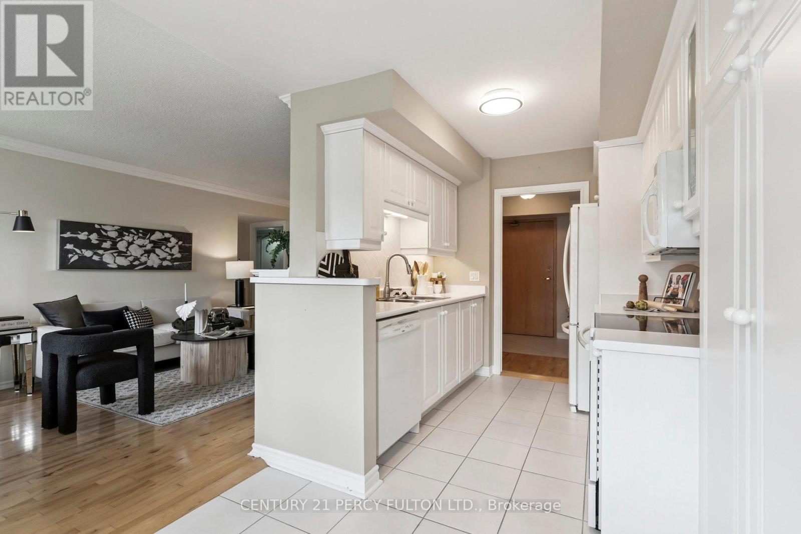 309 - 55 The Boardwalk Way, Markham, ON - Indoor Photo Showing Kitchen
