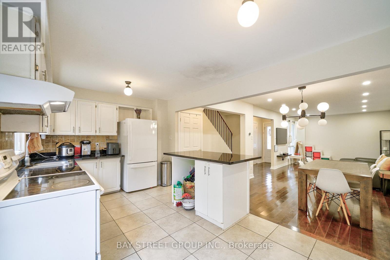 105 Patrice Crescent, Vaughan, ON - Indoor Photo Showing Kitchen