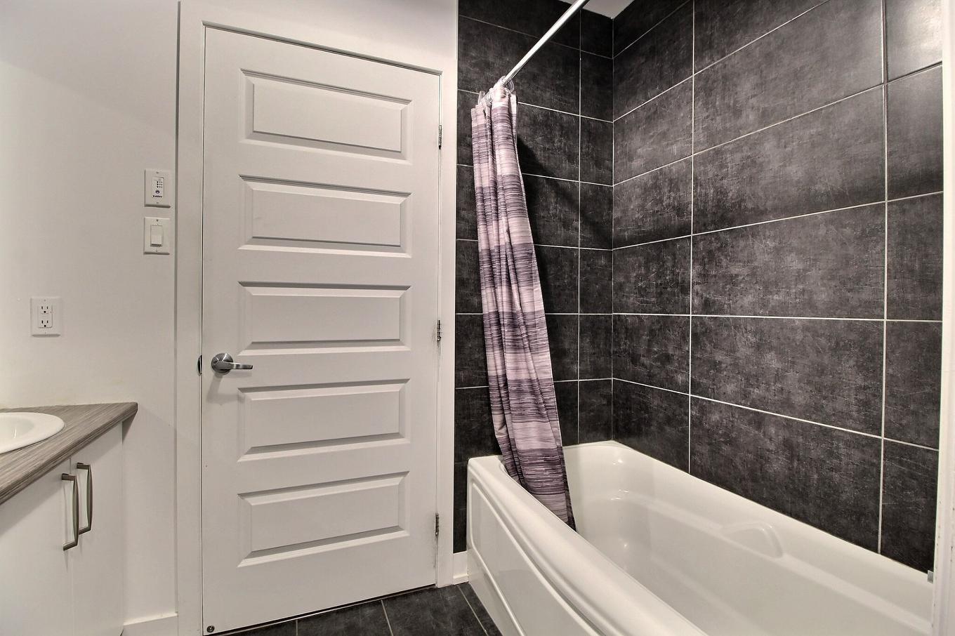 Bathroom - 302-130 Rue Roland-Audet, Val-D'Or, QC - Indoor Photo Showing Bathroom