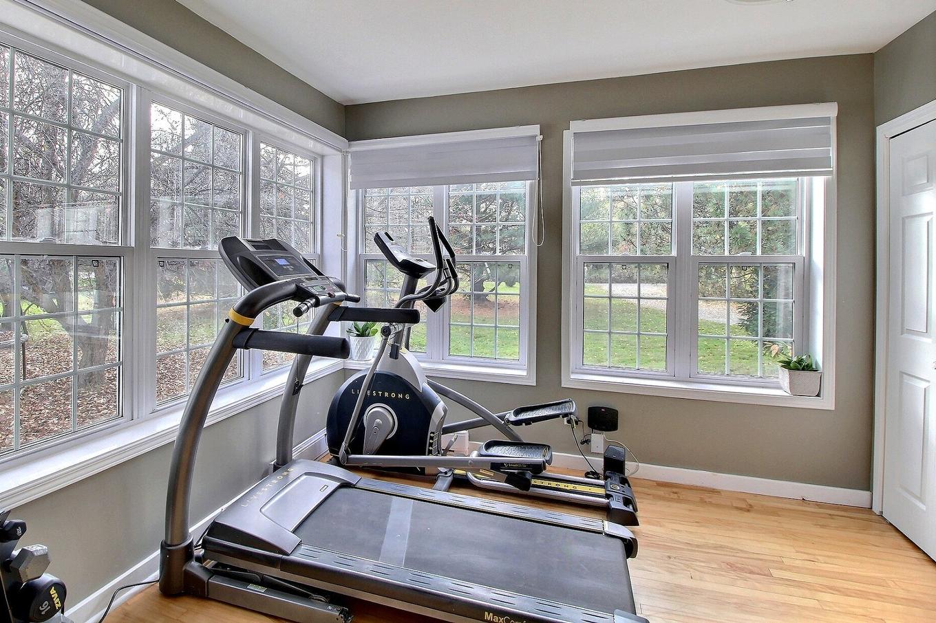 Véranda - 504 Rue Beauchemin, Val-D'Or, QC - Indoor Photo Showing Gym Room