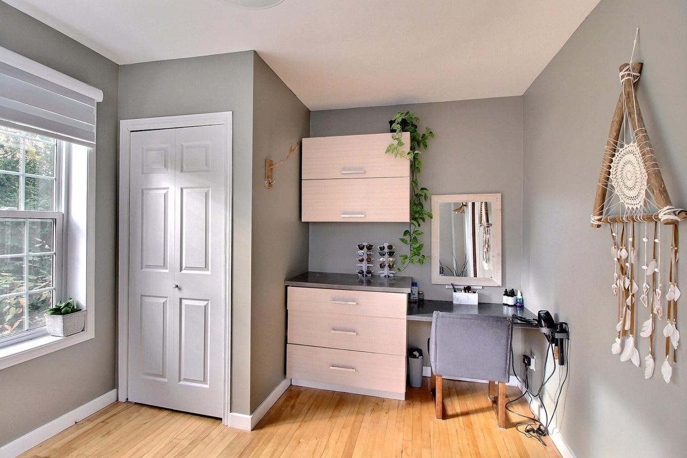 Véranda - 504 Rue Beauchemin, Val-D'Or, QC - Indoor