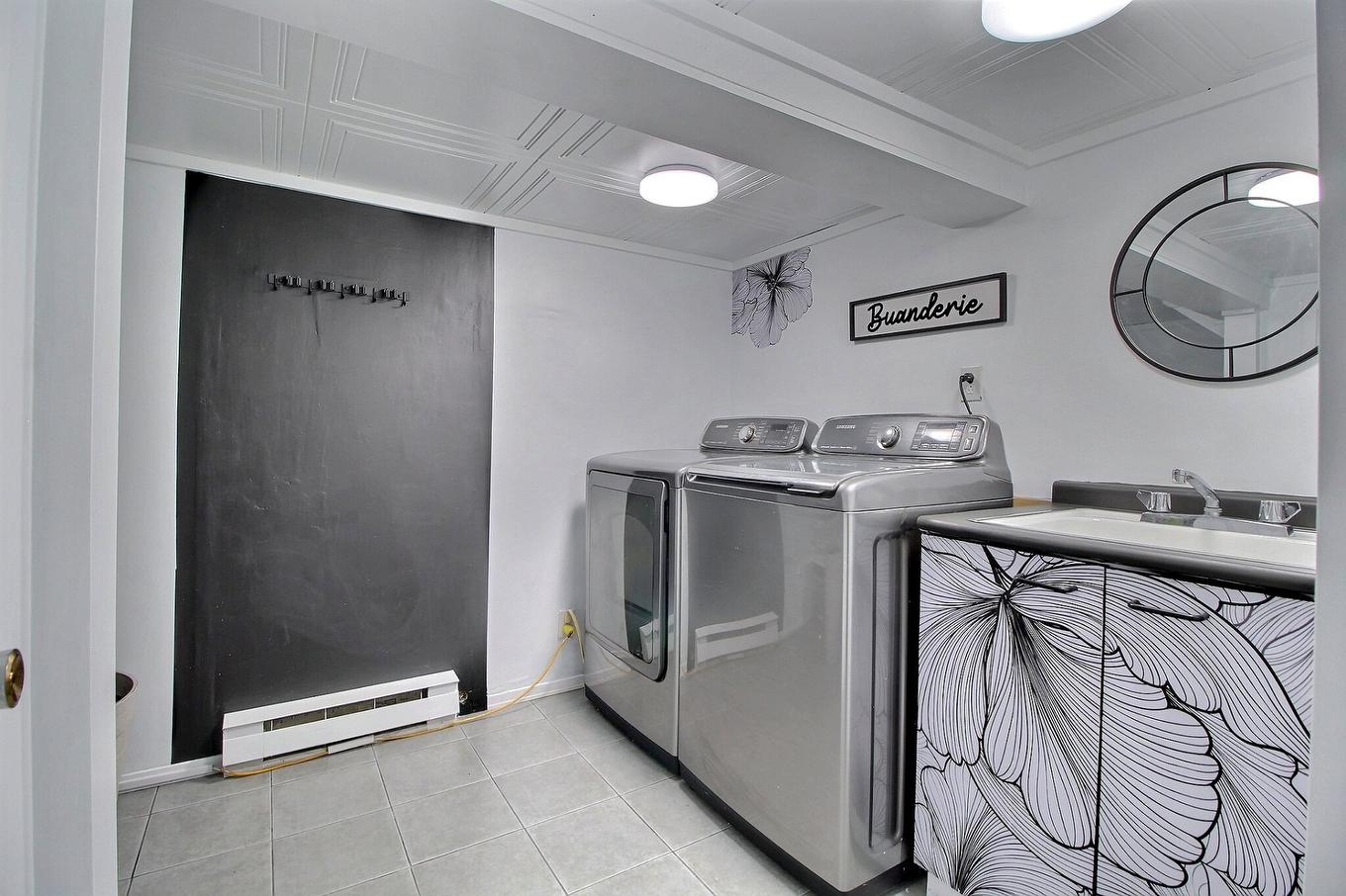 Salle de lavage - 504 Rue Beauchemin, Val-D'Or, QC - Indoor Photo Showing Laundry Room