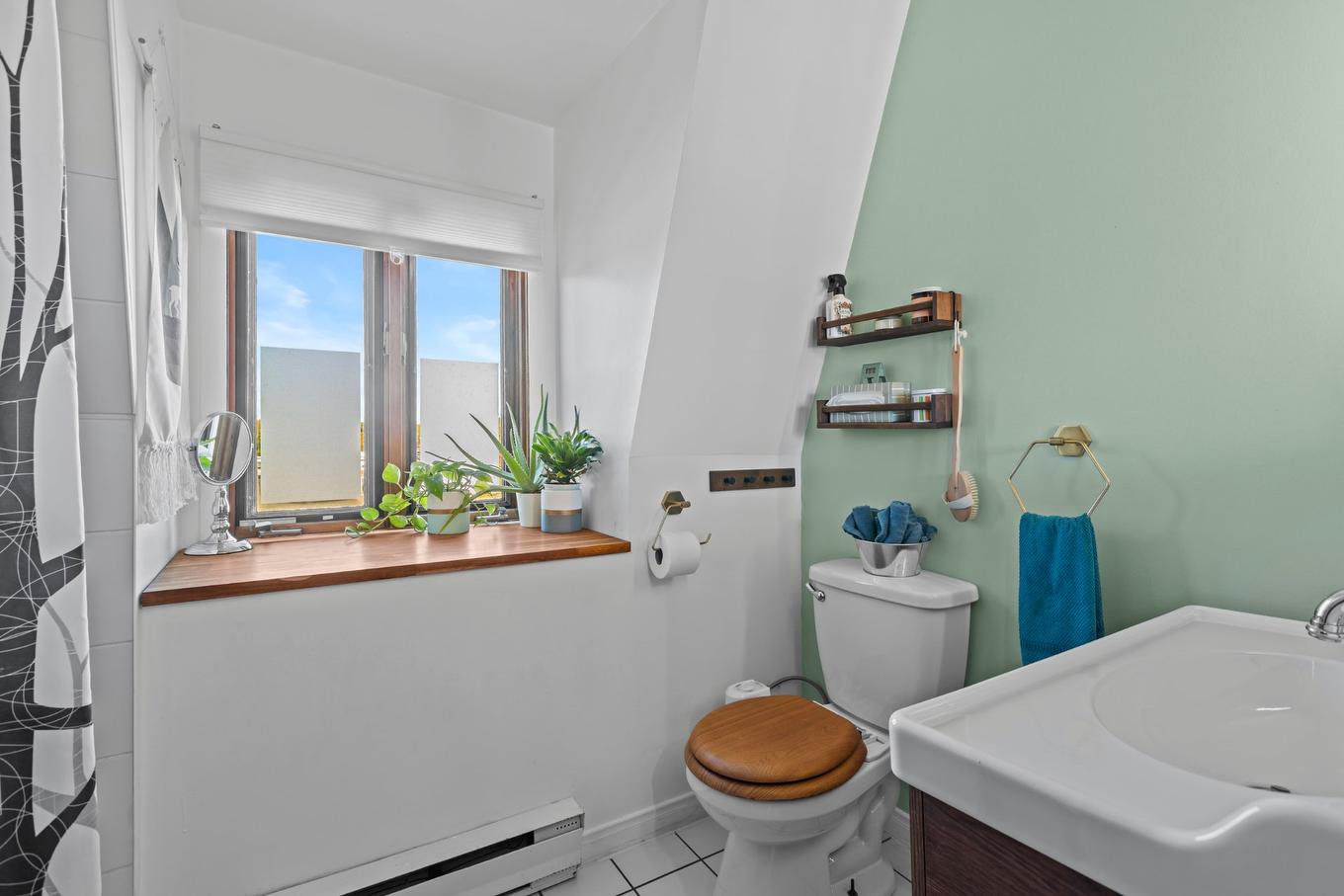 Salle de bains - 2012 Boul. Gouin E., Montréal (Ahuntsic-Cartierville), QC - Indoor Photo Showing Bathroom