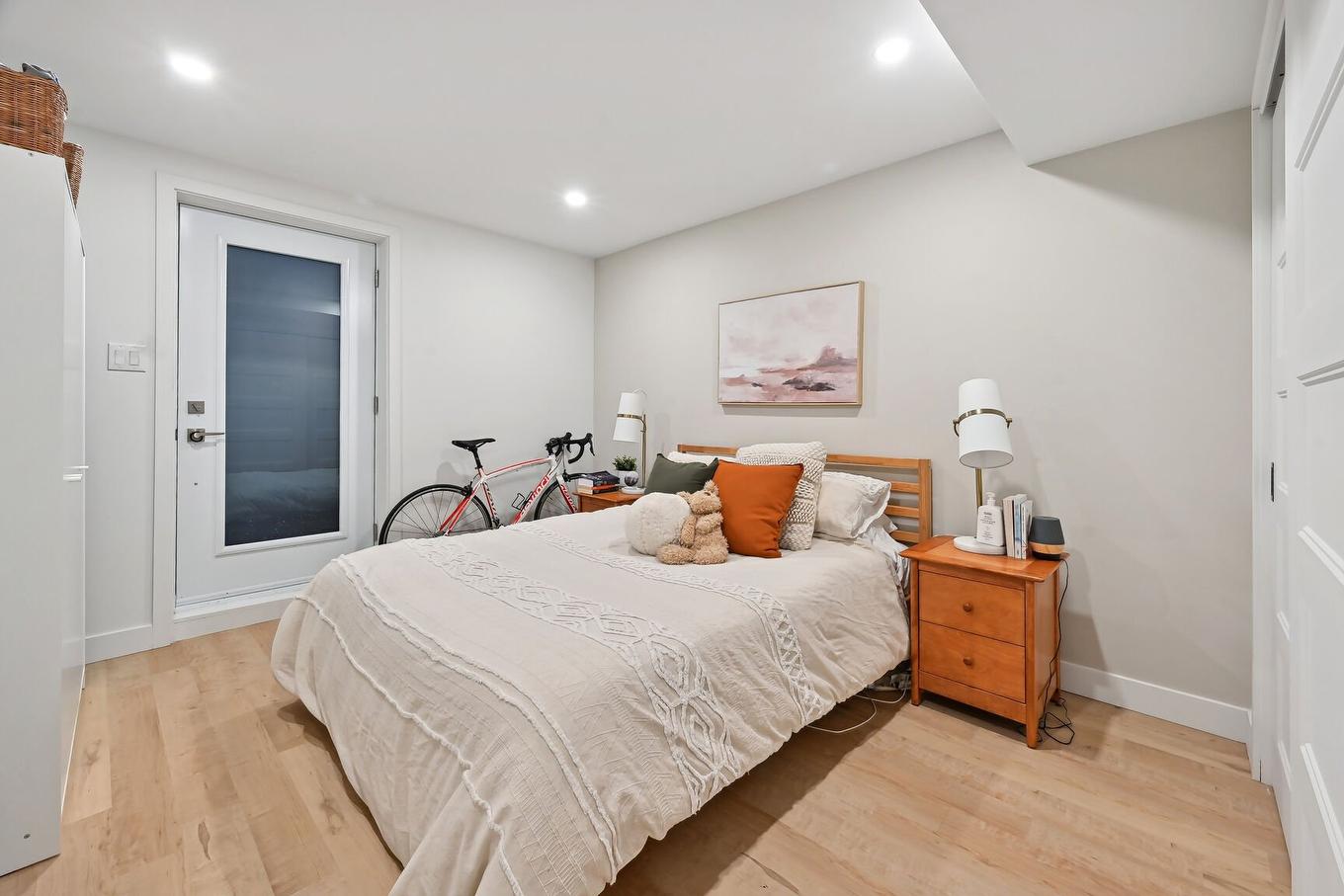 Bedroom - 2434 Rue Knox, Montréal (Le Sud-Ouest), QC - Indoor Photo Showing Bedroom