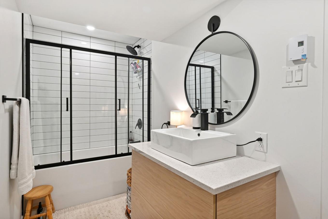 Bathroom - 2434 Rue Knox, Montréal (Le Sud-Ouest), QC - Indoor Photo Showing Bathroom