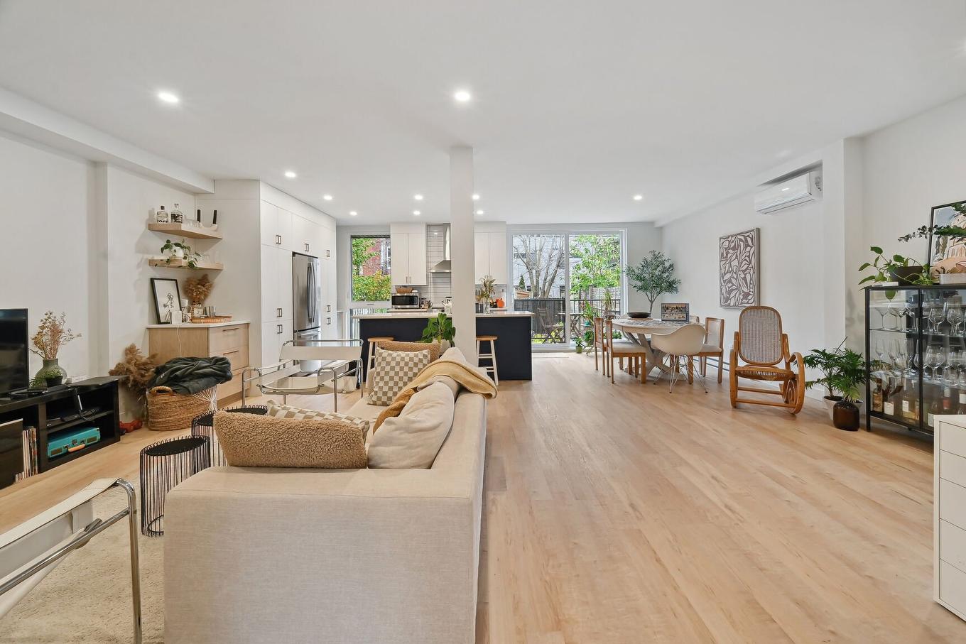 Overall view - 2434 Rue Knox, Montréal (Le Sud-Ouest), QC - Indoor Photo Showing Living Room
