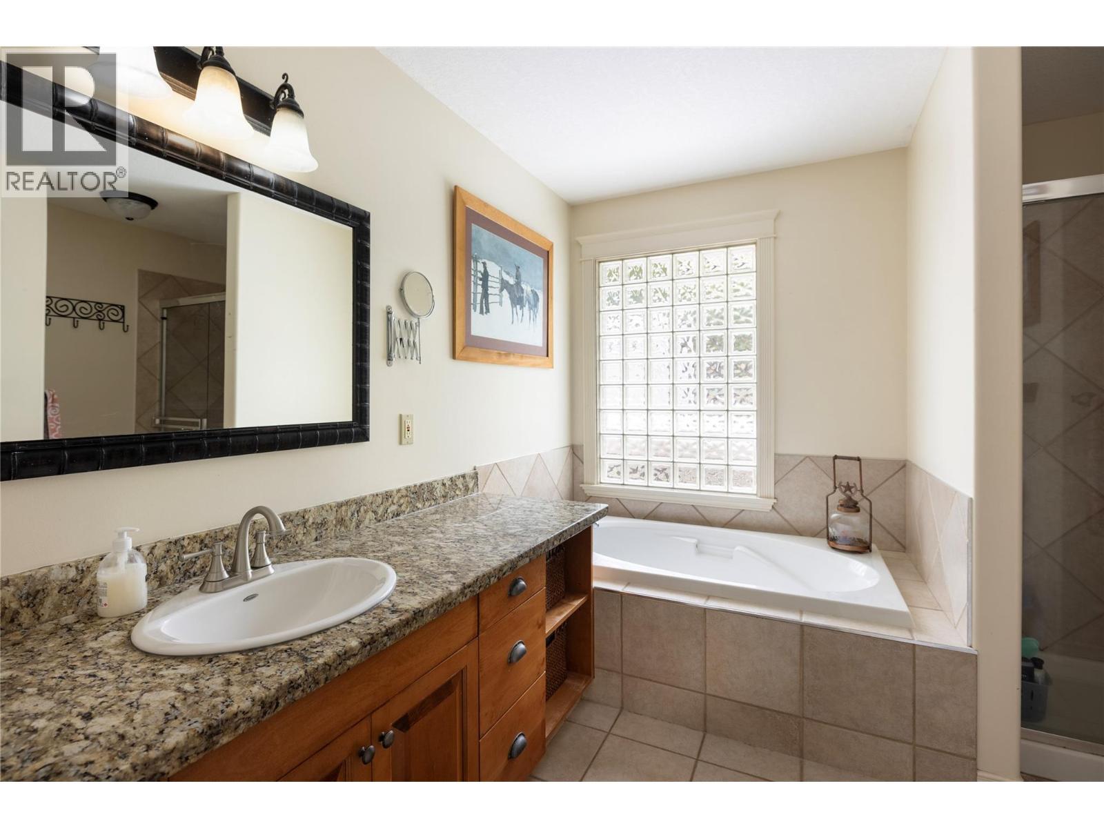 685 Mt York Drive, Coldstream, BC - Indoor Photo Showing Bathroom