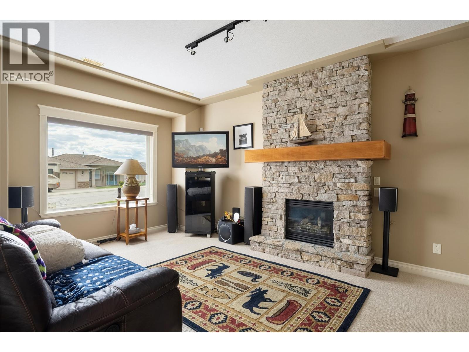 685 Mt York Drive, Coldstream, BC - Indoor Photo Showing Living Room With Fireplace