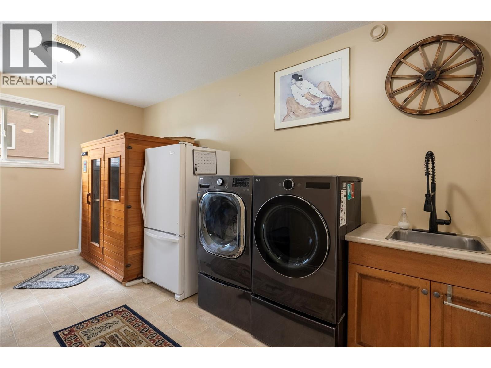 685 Mt York Drive, Coldstream, BC - Indoor Photo Showing Laundry Room