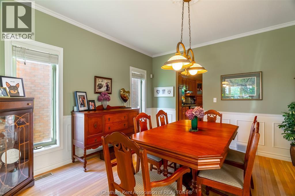 13 Hedge Maple Path, Chatham, ON - Indoor Photo Showing Dining Room