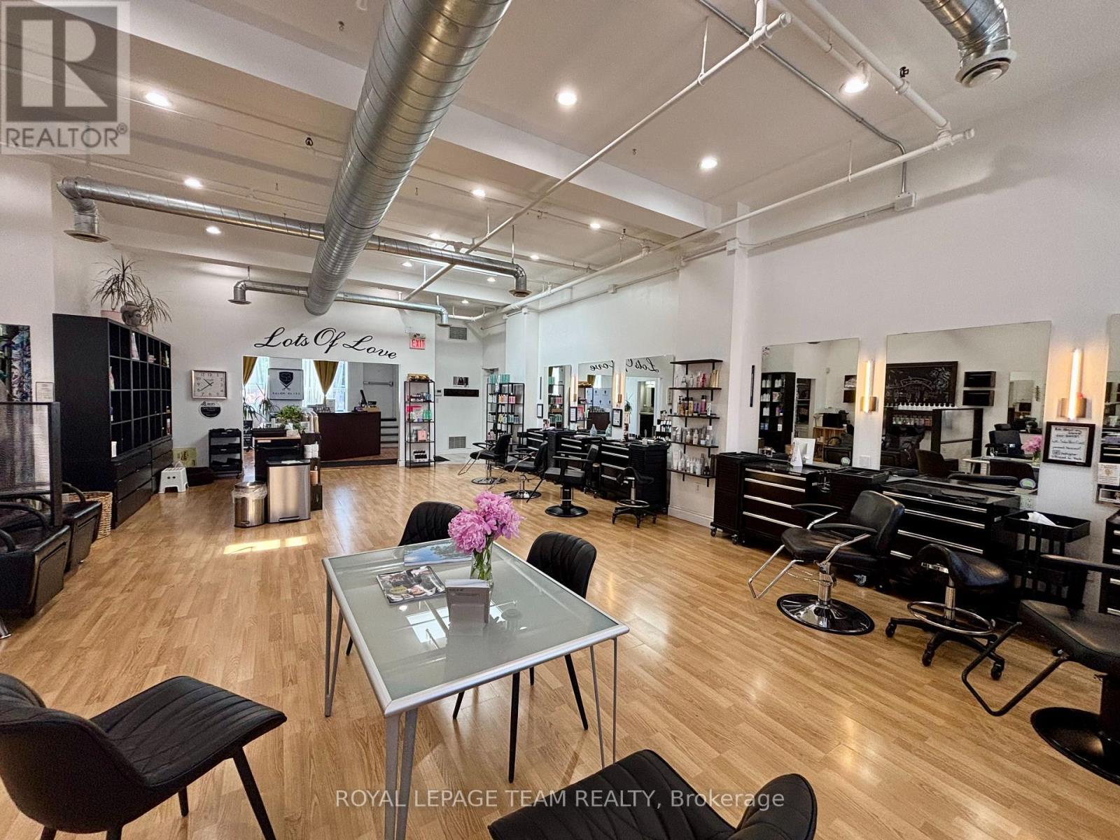 301 Bank Street, Ottawa, ON