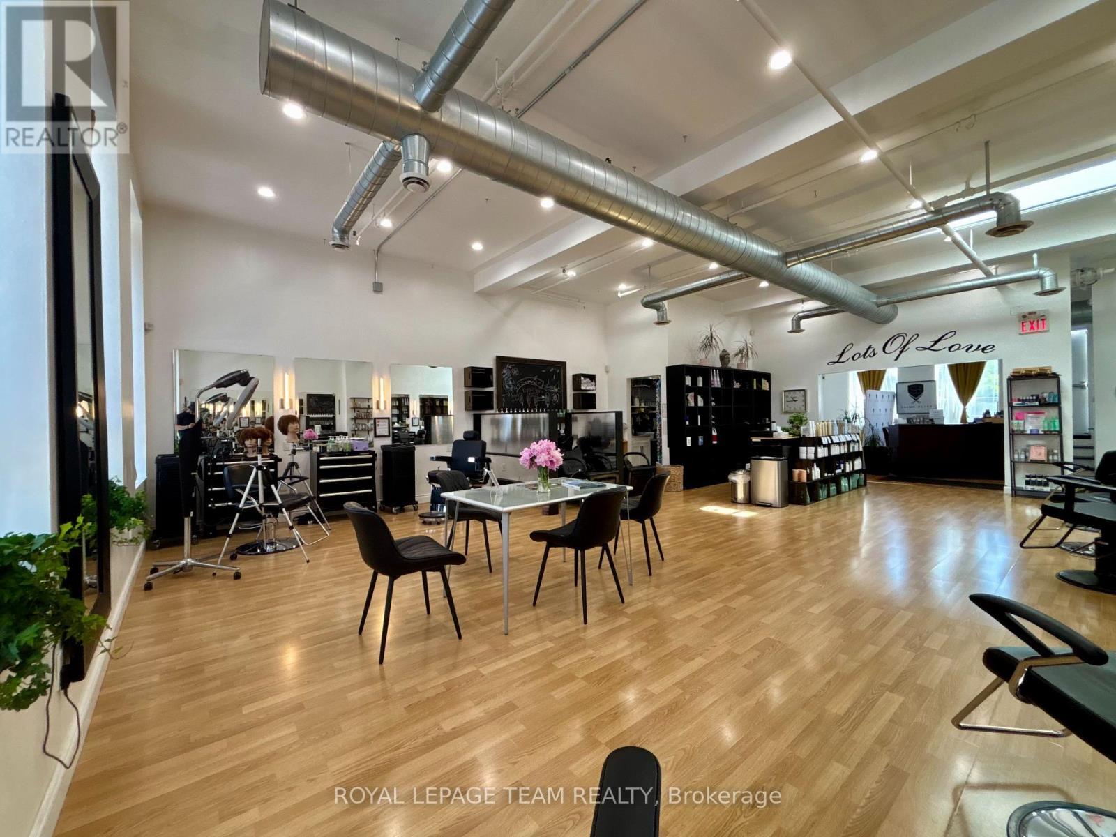 301 Bank Street, Ottawa, ON