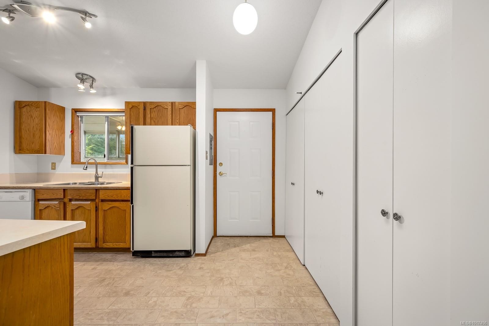 2105 Pemberton Pl, Comox, BC