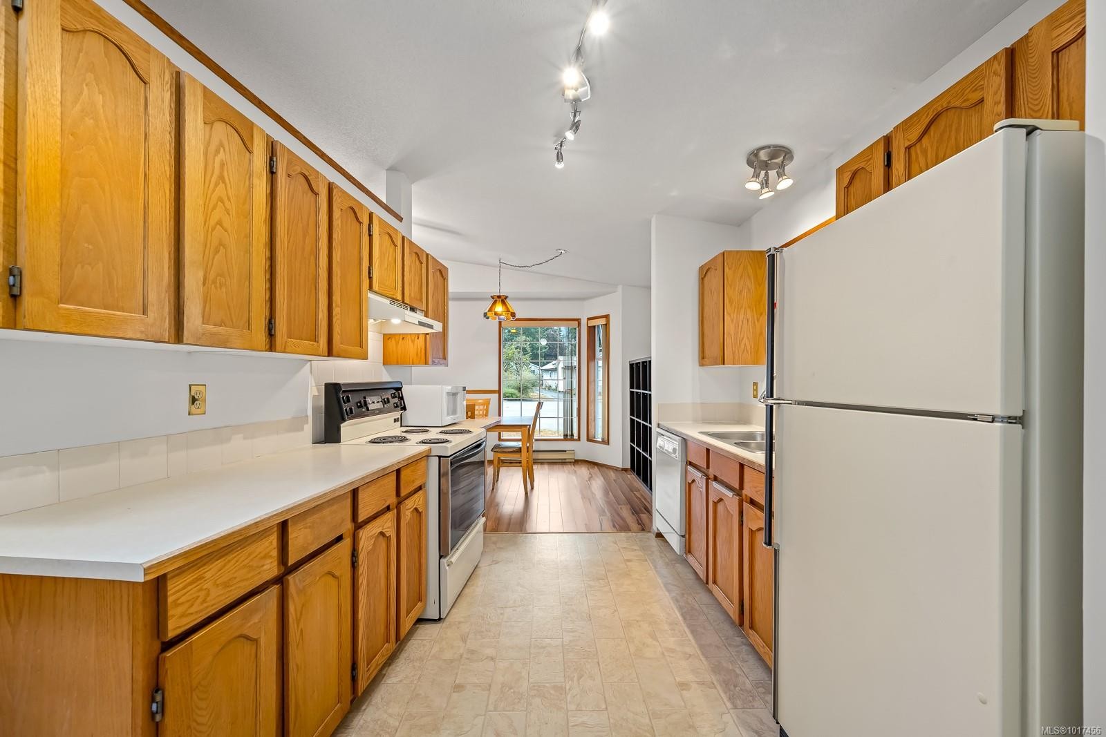 2105 Pemberton Pl, Comox, BC