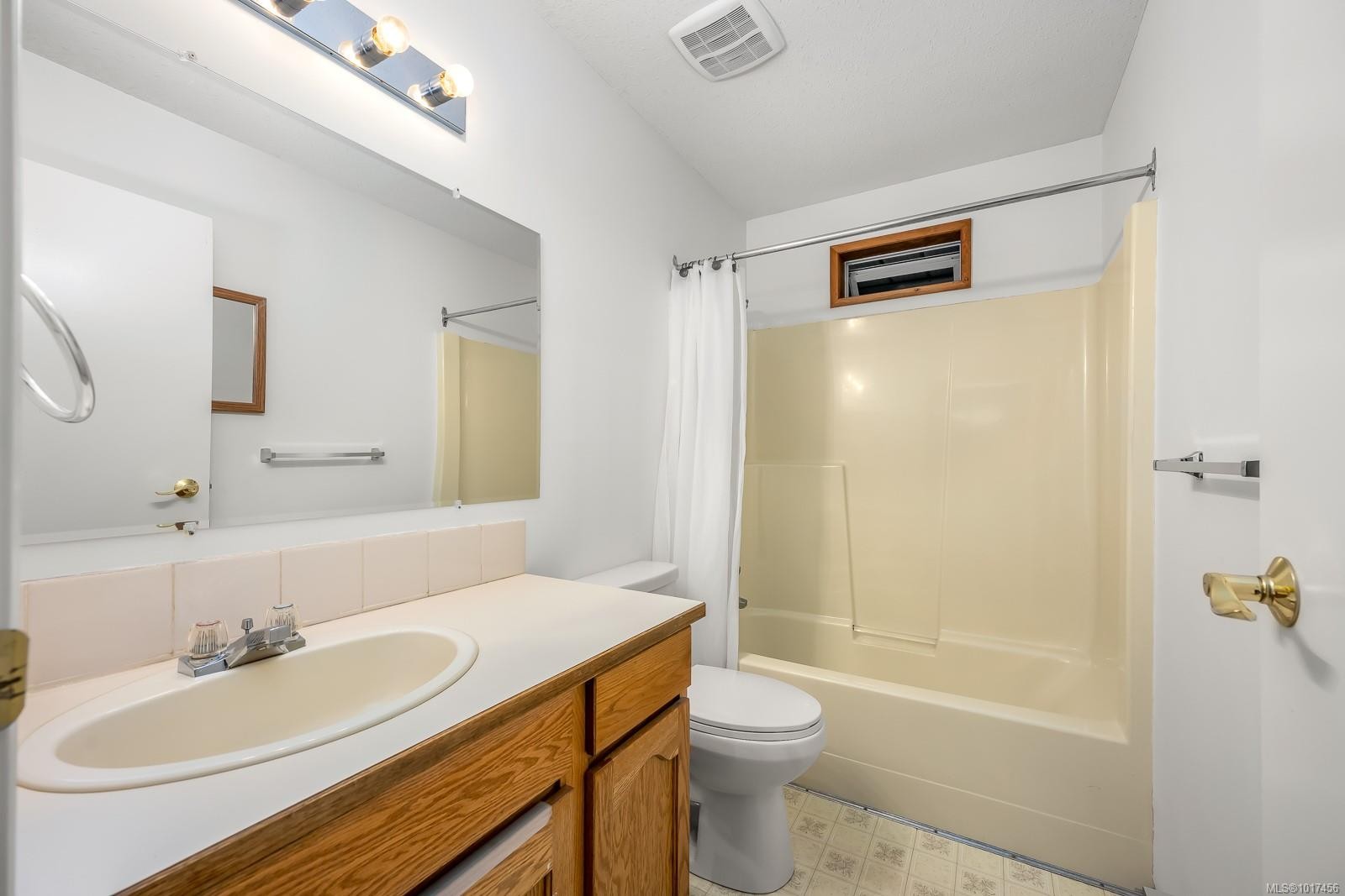 2105 Pemberton Pl, Comox, BC