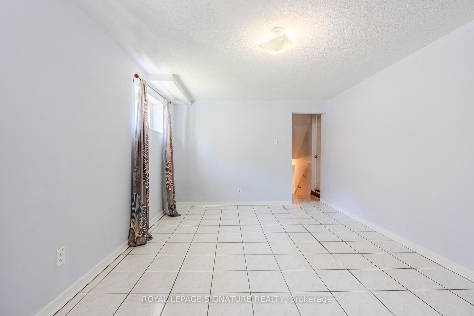 Bsmt-320 Royal Salisbury Way, Brampton, ON