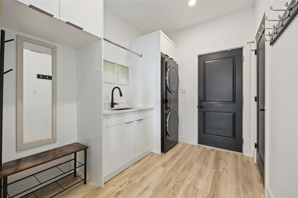 6730 Griffin Drive, Plympton-Wyoming, ON