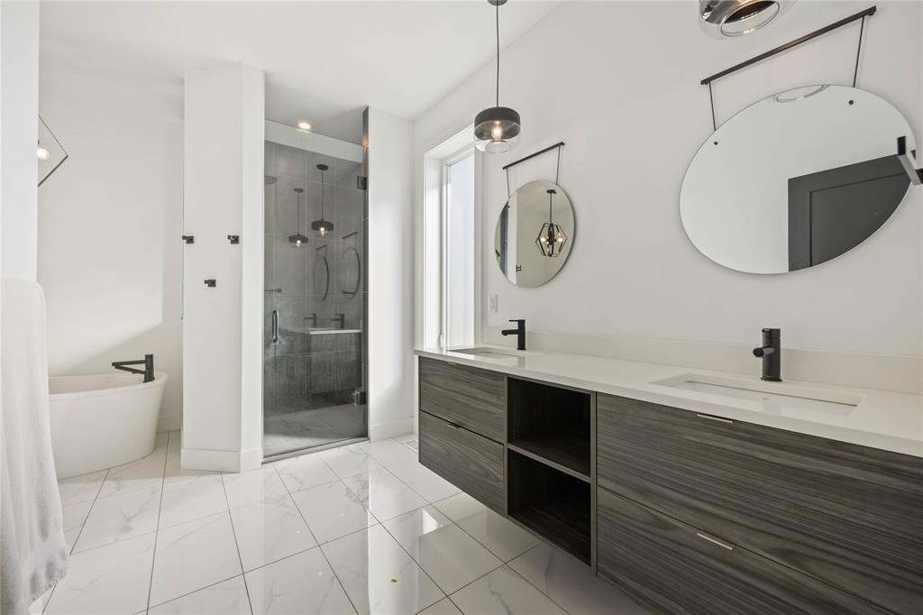 6730 Griffin Drive, Plympton-Wyoming, ON