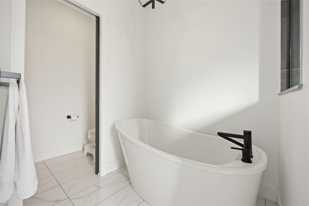 6730 Griffin Drive, Plympton-Wyoming, ON