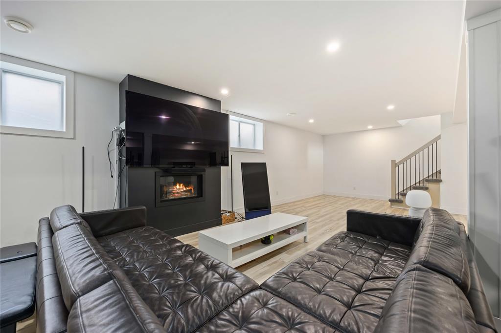 6730 Griffin Drive, Plympton-Wyoming, ON