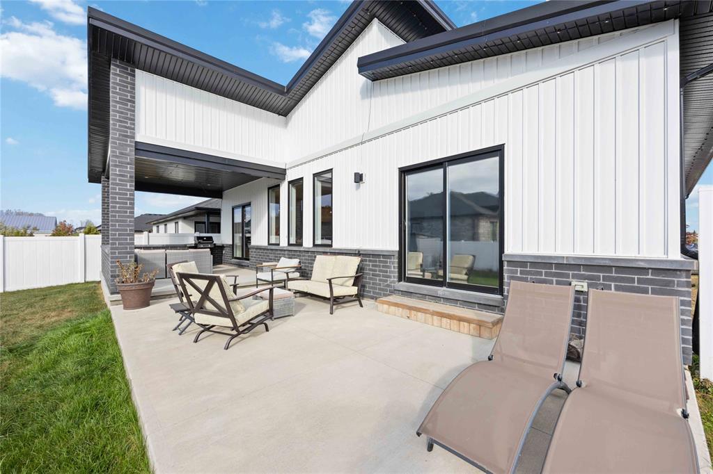 6730 Griffin Drive, Plympton-Wyoming, ON