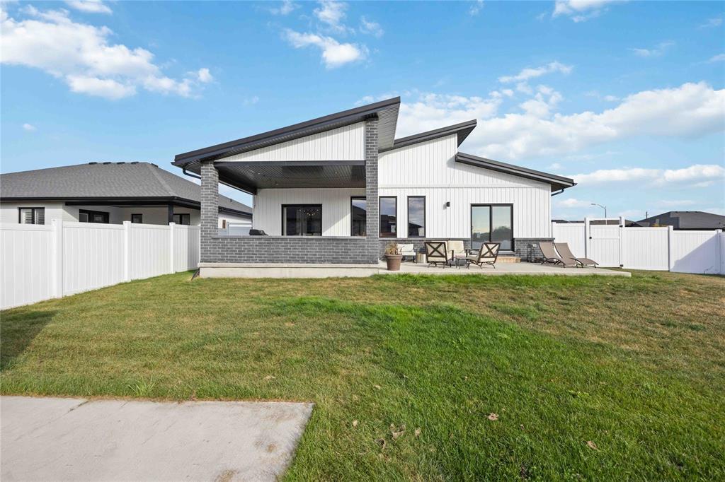 6730 Griffin Drive, Plympton-Wyoming, ON