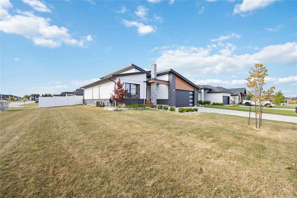 6730 Griffin Drive, Plympton-Wyoming, ON