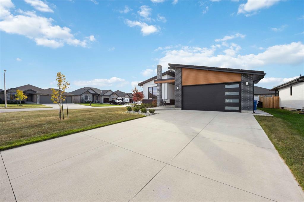 6730 Griffin Drive, Plympton-Wyoming, ON