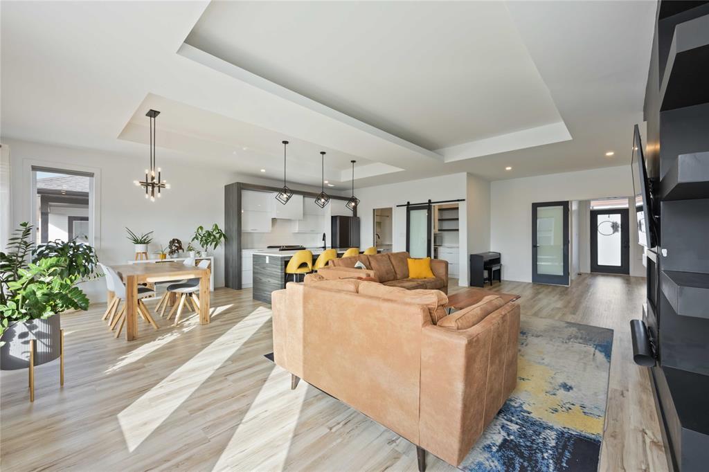 6730 Griffin Drive, Plympton-Wyoming, ON