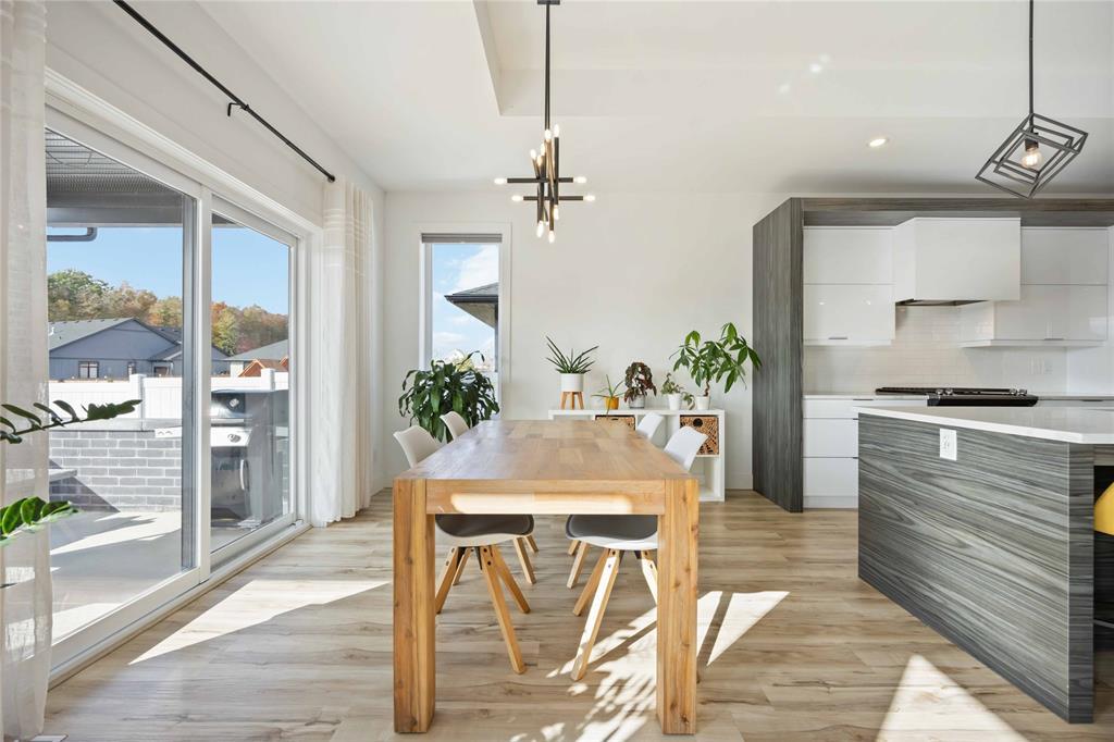 6730 Griffin Drive, Plympton-Wyoming, ON