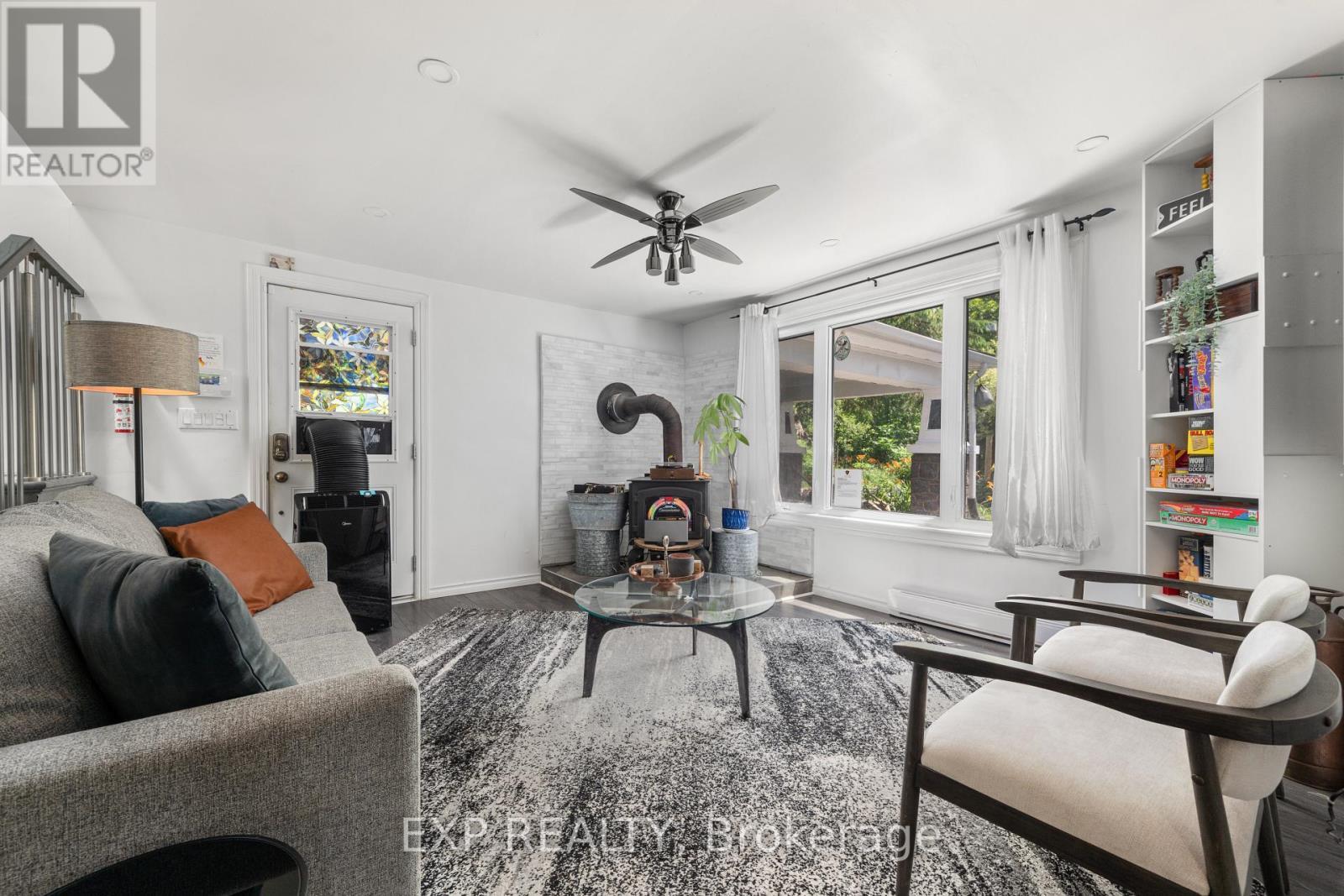 27 Lost Channel Court, Tweed (Hungerford (Twp)), ON - Indoor Photo Showing Living Room