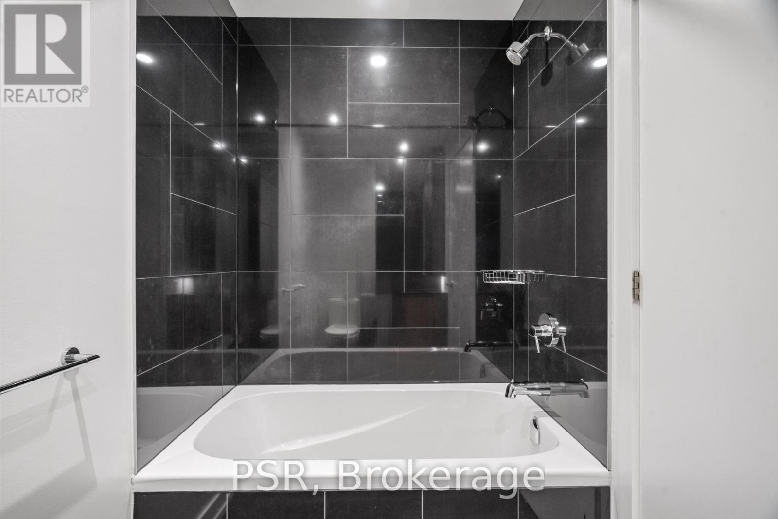 1311 - 11 Ordnance Street, Toronto, ON - Indoor Photo Showing Bathroom