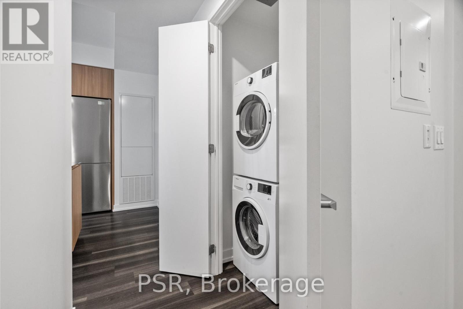 1311 - 11 Ordnance Street, Toronto, ON - Indoor Photo Showing Laundry Room