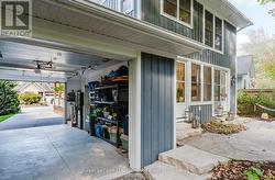 Single Car Garage - Double doors, access to back -