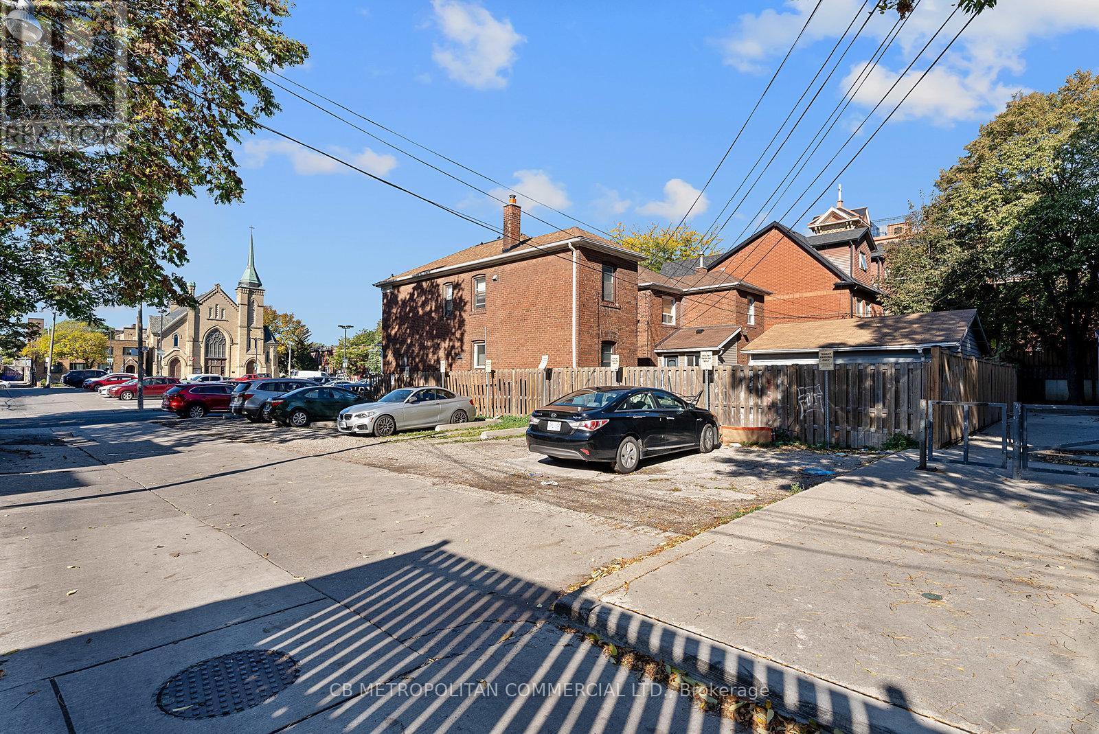 15 Augusta Avenue, Toronto, ON