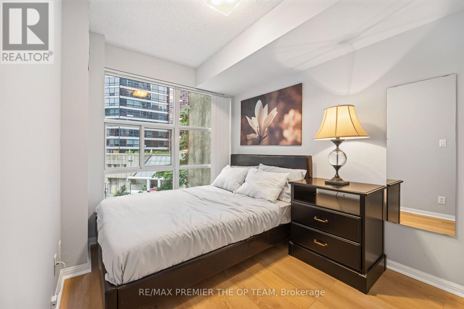 407 - 11 St Joseph Street, Toronto, ON - Indoor Photo Showing Bedroom