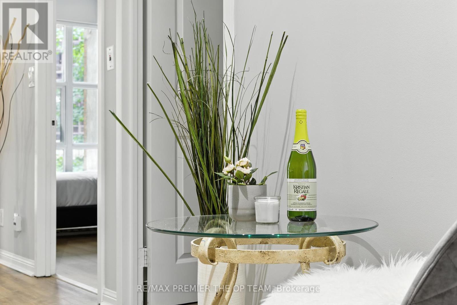 407 - 11 St Joseph Street, Toronto, ON - Indoor Photo Showing Other Room