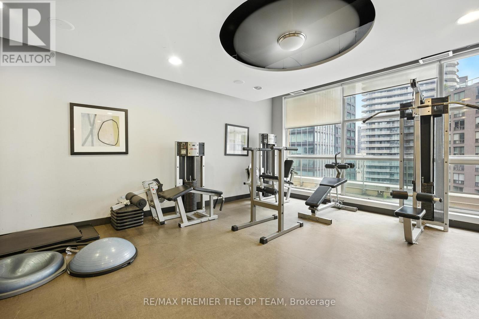 407 - 11 St Joseph Street, Toronto, ON - Indoor Photo Showing Gym Room