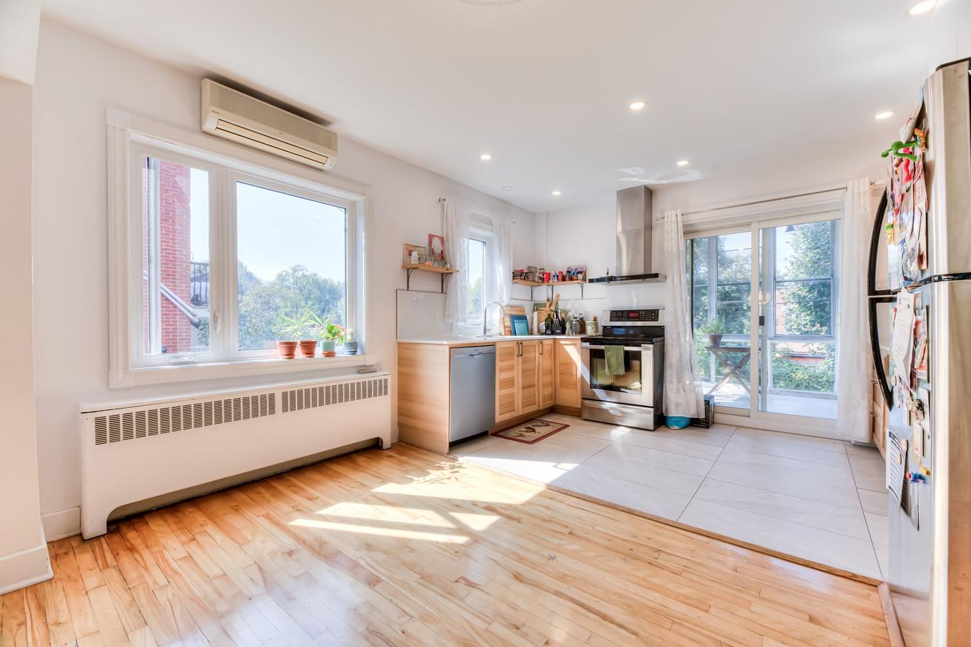 Living room - 4209 Av. Isabella, Montréal (Côte-Des-Neiges/Notre-Dame-De-Grâce), QC - Indoor