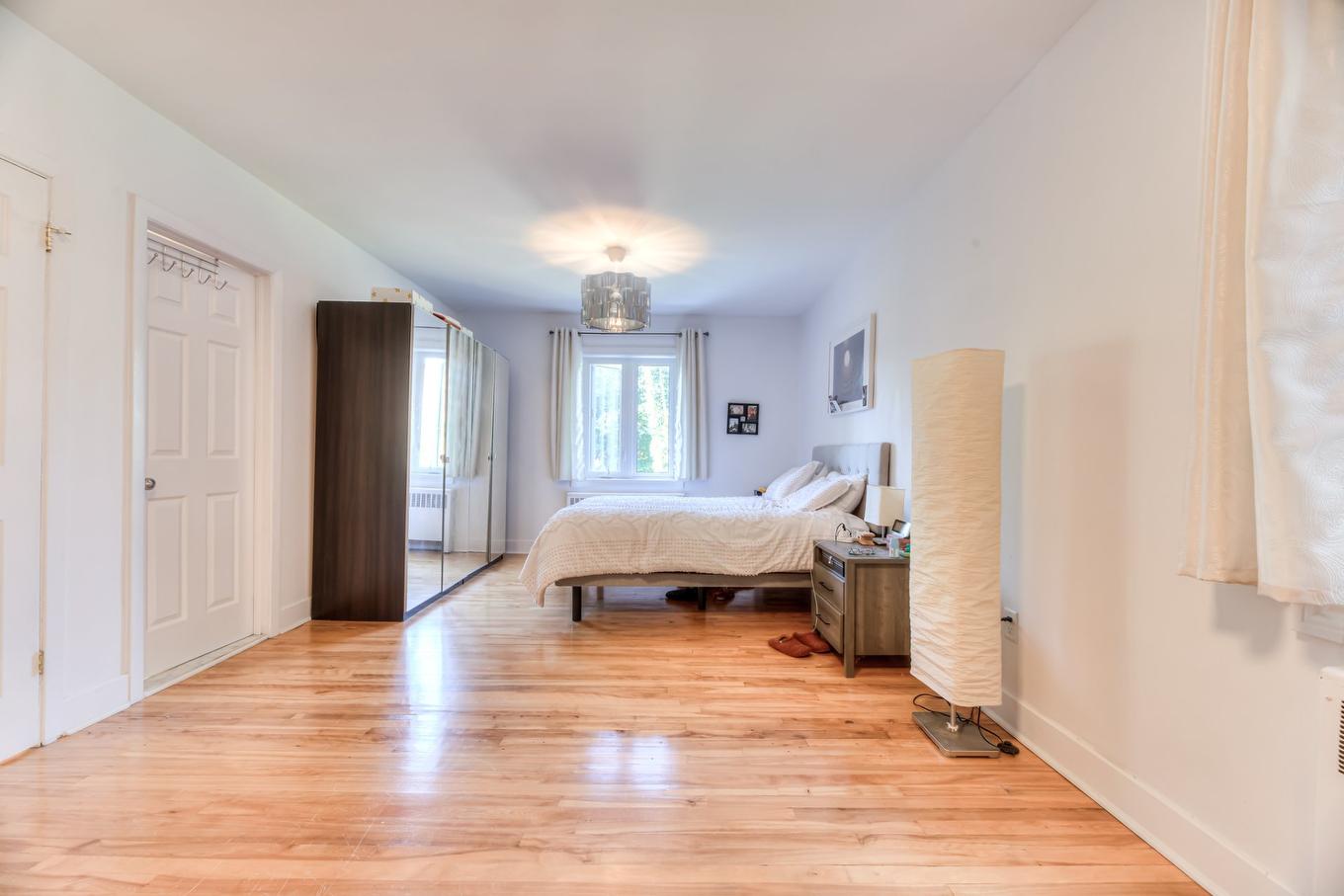 Bedroom - 4209 Av. Isabella, Montréal (Côte-Des-Neiges/Notre-Dame-De-Grâce), QC - Indoor Photo Showing Bedroom