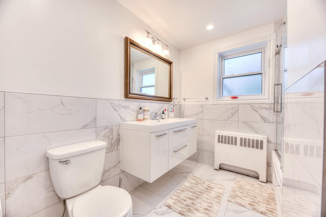 Bathroom - 4209 Av. Isabella, Montréal (Côte-Des-Neiges/Notre-Dame-De-Grâce), QC - Indoor Photo Showing Bathroom