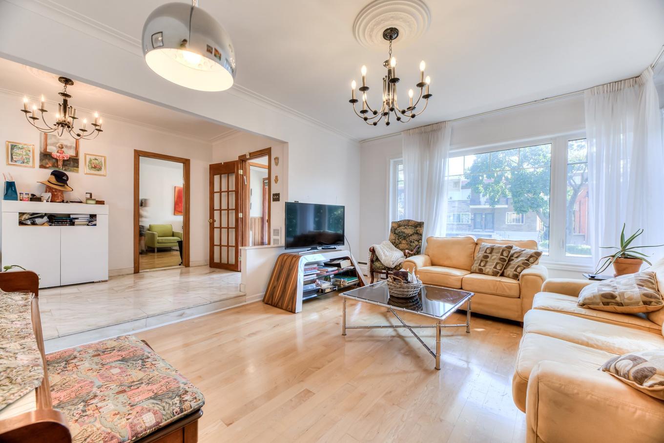 Living room - 4209 Av. Isabella, Montréal (Côte-Des-Neiges/Notre-Dame-De-Grâce), QC - Indoor Photo Showing Living Room