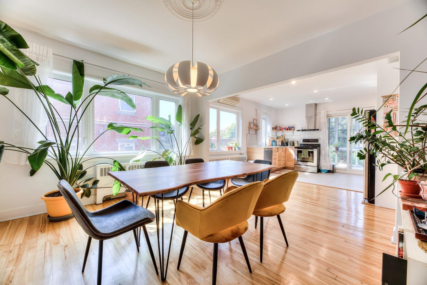 Living room - 4209 Av. Isabella, Montréal (Côte-Des-Neiges/Notre-Dame-De-Grâce), QC - Indoor Photo Showing Dining Room With Fireplace