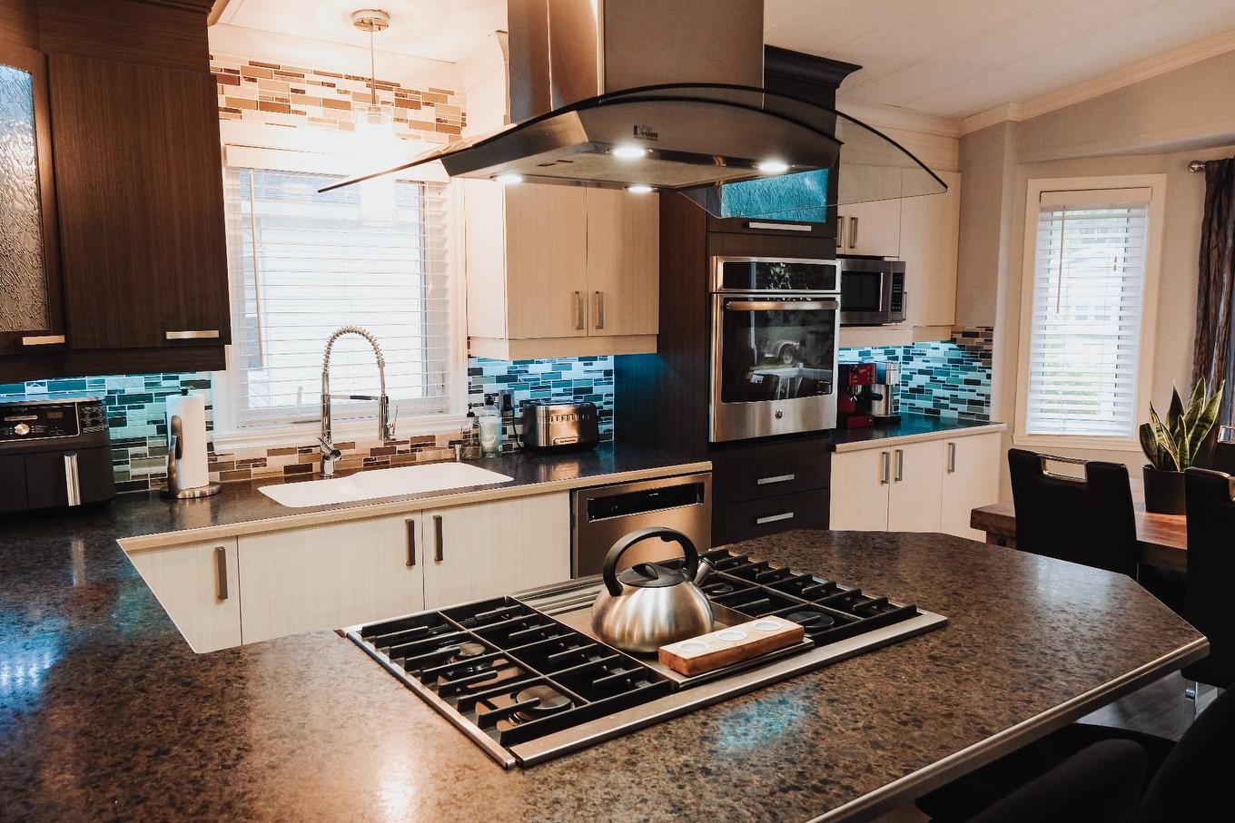 Cuisine - 93 9E Rue, Saint-Jean-Sur-Richelieu, QC - Indoor Photo Showing Kitchen